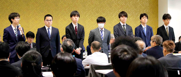 棋士総会で新棋士７人があいさつ　川村悠人四段「即戦力として将棋界の発展に尽くせるよう不惜身命を貫く」