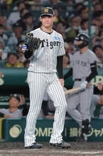 【阪神】同点の８回に悪夢…及川雅貴が１死一、三塁から吉川尚輝に勝ち越しの中犠飛を献上