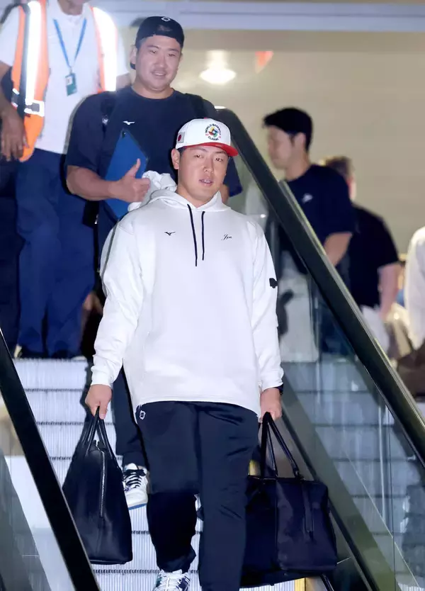 岡本和真、「対戦することになれば頑張りたい」キャンプで親交ブ軍同僚はドミニカ共和国の主砲