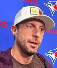 「すごいと思うのは彼の守備」「ベストフレンド」通算２２２勝目を挙げたシャーザーが岡本和真を絶賛　共通点は娘がともに契約に一役