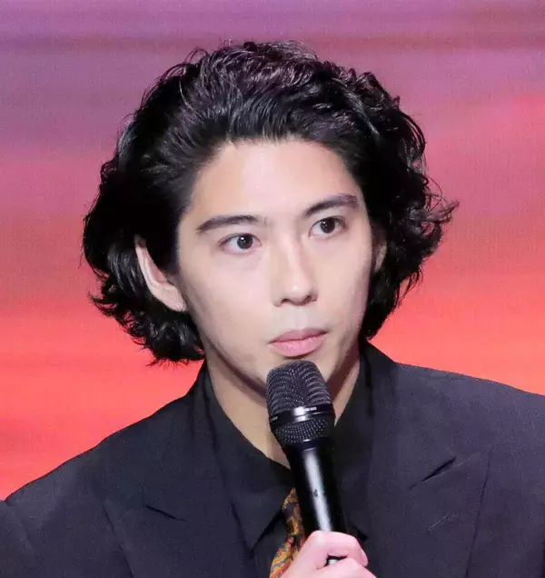 賀来賢人「何回かぶっ倒れている」プロデューサー業にも進出で多忙極める　「去年も救急車で…」告白に共演者仰天…「Ａ―Ｓｔｕｄｉｏ＋」