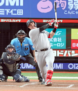 【巨人】リチャード、今季初スイングがＶ弾！「トレーナーさん達のおかげ」連敗止めてリーグ首位守った　ウィットリー来日２勝目
