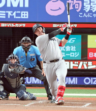 【巨人】リチャード、今季初スイングがＶ弾！「トレーナーさん達のおかげ」連敗止めてリーグ首位守った　ウィットリー来日２勝目