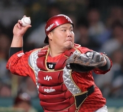 【楽天】石原彪が負傷交代　吉井理人監督「バッティングでちょっと指が痛くなっちゃったんで」