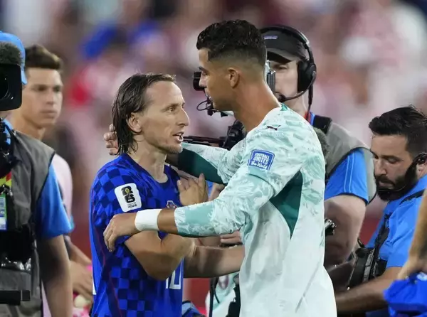 【Ｗ杯】クロアチア“ラストワンプレー同点弾”が幻に　４０歳モドリッチ逆転負けにぼう然…４１歳Ｃロナと対決