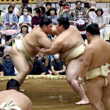 関脇・熱海富士、横綱・大の里に５勝６敗と善戦　元横綱・稀勢の里も「間違いなく大関に上がる」と絶賛　秋場所で昇進目指す…大相撲夏巡業