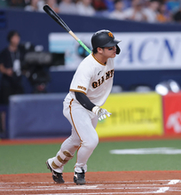 【巨人】石塚裕惺が代打安打　松本の適時打で先制のホーム踏む「塁に出ることだけを考えて」