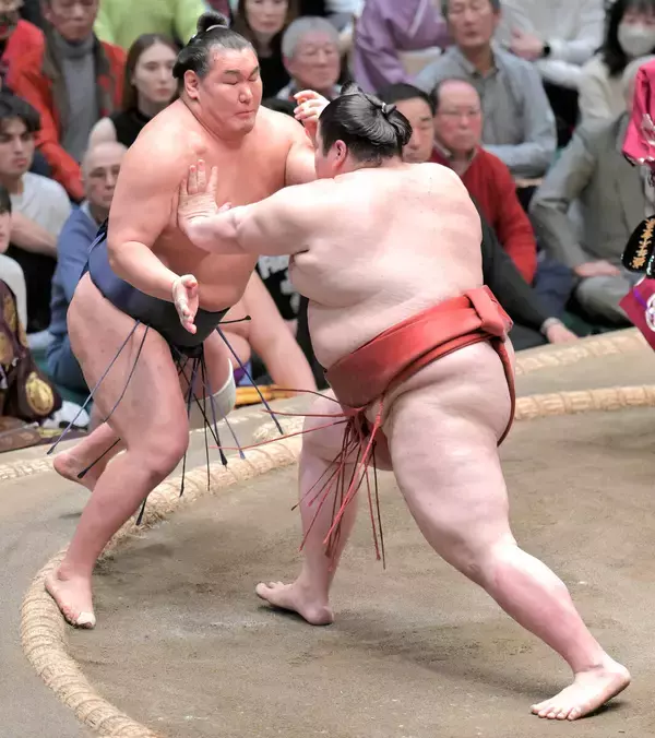 熱海富士が初金星　過去５勝４敗の豊昇龍に快勝　７連勝で優勝争い　「親方に教えてもらったことができるようになってきた」