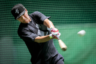 坂本勇人が原点回帰打法！「大げさに動きながら」無駄省いた昨季までよりダイナミックに「いいときのスイング」求めて