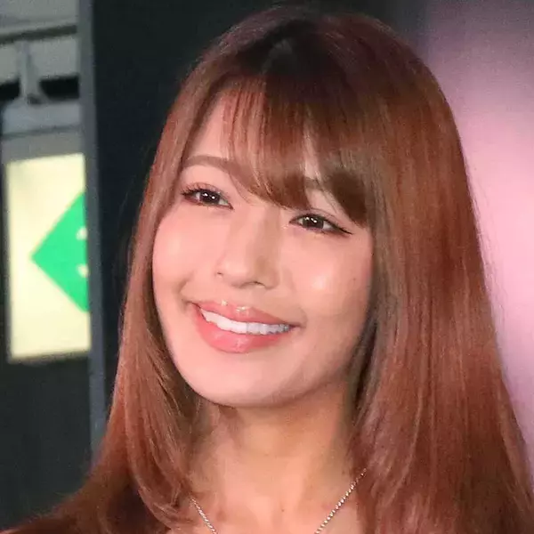 日本一黒いグラドル・橋本梨菜、淡いピンクの着物姿で浅草を堪能！「着物めっちゃ似合う」「Ｔｈｅ美」「水着姿も好きやけど…」