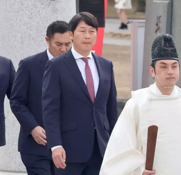 【広島】新井貴浩監督「勝つ集団」つくる　就任４年目は横一線　藤井ヘッドＣ「若手に切り替えた反省込みで」