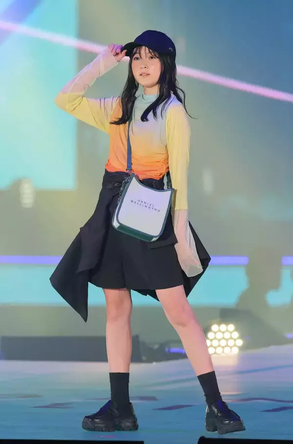 市川團十郎長女・堀越麗禾　おしゃれな着こなしで会場を魅了　堂々とランウェーを歩ききる