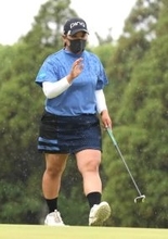 鈴木愛「本当に運がなかった」１打届かず２位　「めっちゃいいショット」がアゴへディボットへ