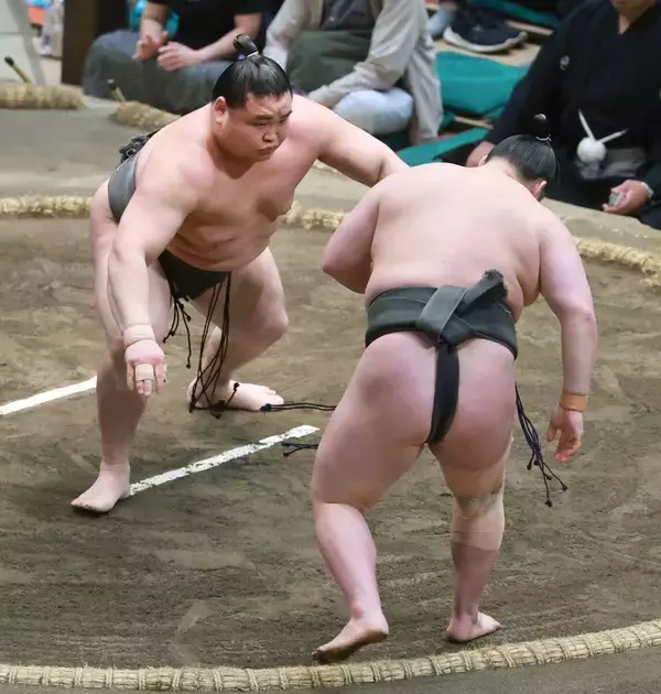横綱のしこ名を継ぐ旭富士、序ノ口デビューから２１連勝　元十両・三田に完勝　３場所連続各段優勝に王手