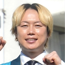 「結婚してください」…結婚発表後、「ラヴィット」初生出演「見取り図」リリー、花束を贈られたゲスト俳優へプロポーズしスタジオ大爆笑