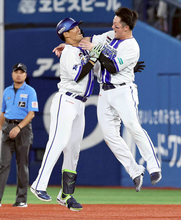 【ＤｅＮＡ】蝦名達夫が決勝打！逆転サヨナラで４連勝「冷静になりつつ吹っ切れて思い切り行きました」４位ヤクルトとは２・５ゲーム差に