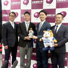 【ＤｅＮＡ】ドラフト１位の大商大・星野世那に指名あいさつ　相川亮二監督からのサプライズ電話に「緊張で手汗が…」