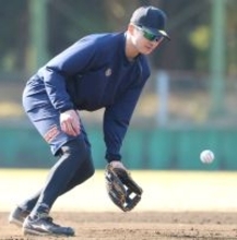 【巨人】「仕上がってるねえ！」昨季ゴールデン・グラブの泉口友汰が遊撃で軽快な動き