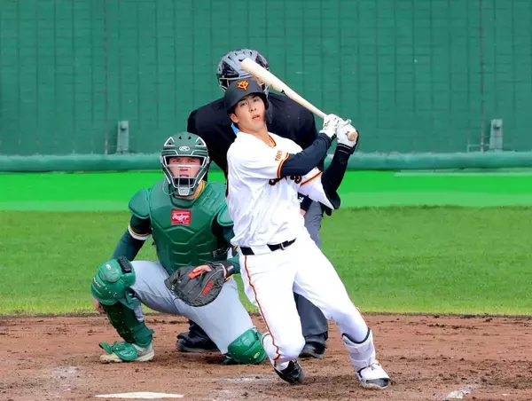 巨人ドラ５・小浜佑斗、キャンプで「お手本」にした内野手…待望の対外試合初安打に「一安心」