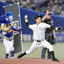 【中日】ロッテファンのぺこぱ・松陰寺太勇が始球式に登場　初めて訪れたバンテリンドームに「無風でしたね。風ないんだと思って」