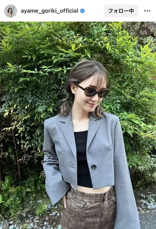 剛力彩芽、おなかチラ見せな私服姿で抜群なスタイル披露！　「カッコ良くて素敵」「オシャレさん」