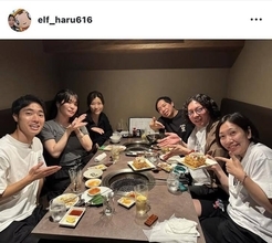 喜びを爆発させた「エルフ」はる、「幸せすぎますし嬉しすぎる」　先輩芸人に誕生日祝われプレゼントも