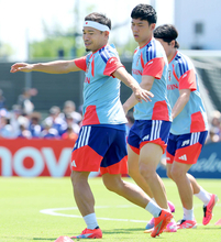 【Ｗ杯】気になる新ルール「１０秒」「５秒」「３分」「１分」　長友佑都も「早い」と指摘の「５秒」が勝敗を左右？…あす早朝４時開幕