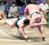 「猛暑の名古屋で十両・白熊が３連勝　能生中の先輩・日翔志を押し出し「もう一丁かと思った」」の画像1
