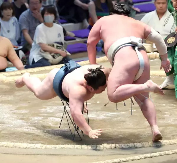 猛暑の名古屋で十両・白熊が３連勝　能生中の先輩・日翔志を押し出し「もう一丁かと思った」