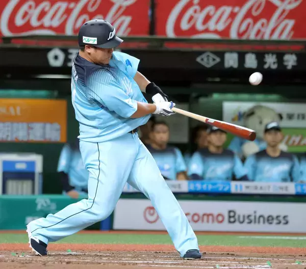 【西武】中村剛也が４０２日ぶり出場も４打数無安打　８回の大チャンスで痛恨３球三振