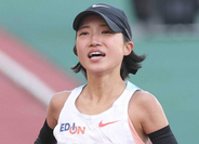 【陸上】マラソン女子、矢田みくにが転倒のアクシデント　すぐに起き上がり先頭集団