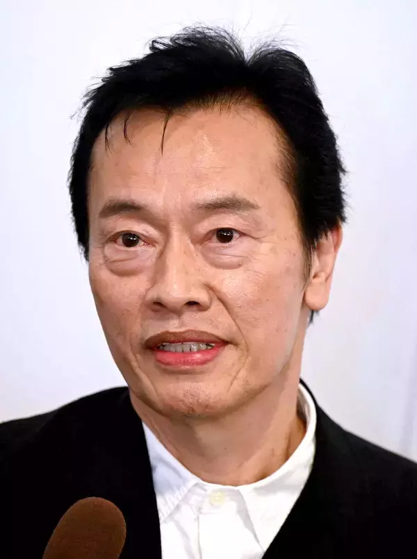 遠藤憲一、満面笑顔で「おでんです。」　“イアリングをしたみたいな”お茶目ショットも披露！