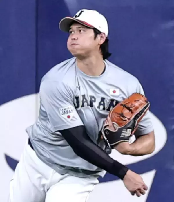 侍ジャパン・大谷翔平が５階席に“特大ファンサ” 　キャッチボール中にもフリー打撃ボールキャッチ＆スタンドへ…球場からどよめきも