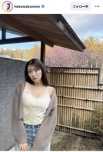 美人気象予報士「エレガント系の洋服もカジュアルなのも両方大好き」穂川果音の白タンクトップ姿にくぎづけ！