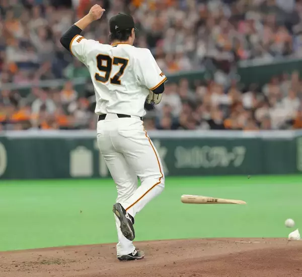【巨人】開幕２連勝狙う井上温大、先制許すも３回まで１失点発進　５回にも２点目を許す　折れたバットにヒヤリの場面も