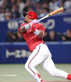 「【広島】モンテロが３号２ラン　ホームランウイング最上部に直撃→スタンドイン　テラス席の恩恵受けた“ギリギリ弾”」の画像1