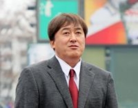 【楽天】 石井一久ＧＭ「解像度や再現性を高くして…」塩川達也ヘッドコーチが一塁コーチャーを務めた理由を説明