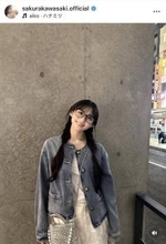 「ファッショニスタ川﨑」乃木坂４６・川﨑桜、メガネに三つ編みおさげが大好評！「可愛すぎ」「どうにかして」