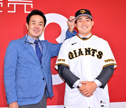 【巨人】小笠原慎之介が入団会見「２年くらいこんな大勢の人に囲まれることなかったのですごい緊張」元中日左腕がナショナルズから電撃加入