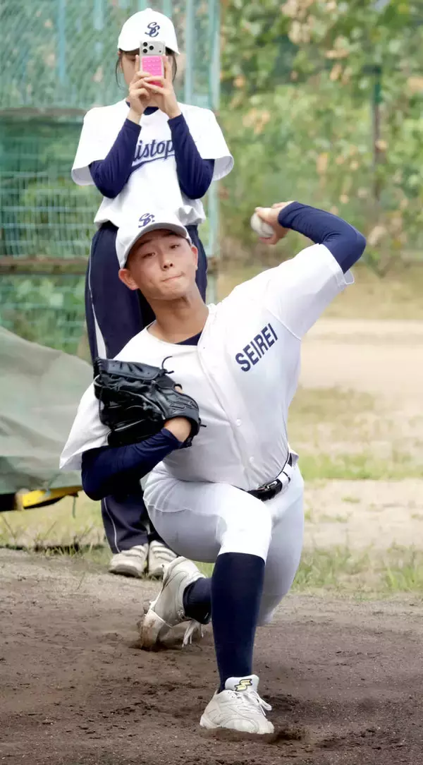 【甲子園】聖隷クリストファーのエース高部陸がブルペン入り…恩師の一周忌迎え「いい報告が出来るように」…初戦は佐野日大戦