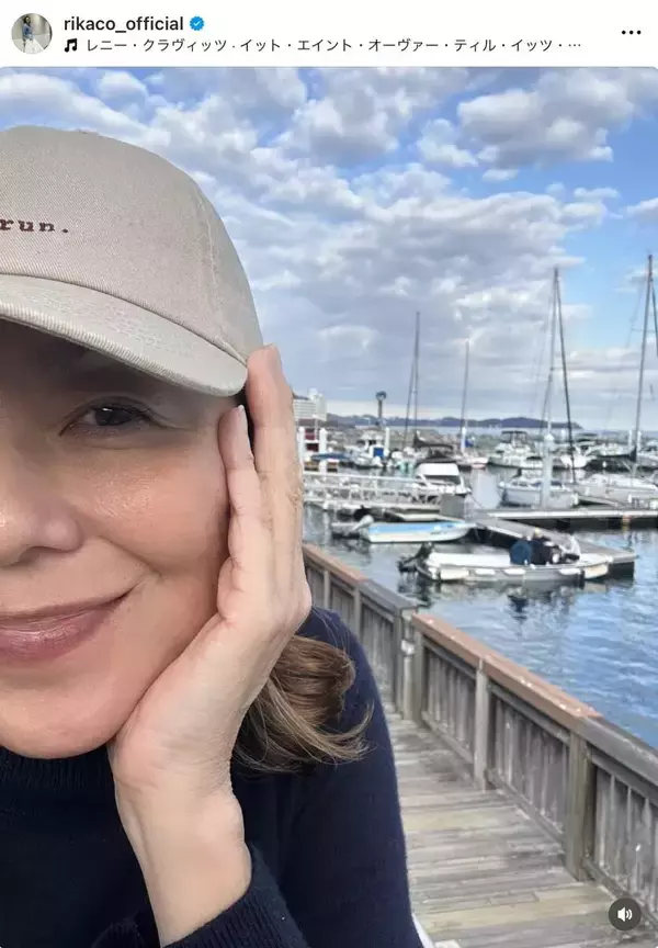 ５９歳・ＲＩＫＡＣＯ、どアップショットに「なぜにそんなにキレイなのですか？」「海が似合う女性って、カッコ良くて素敵」