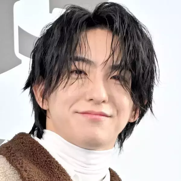 前田公輝、青髪イメチェンショットに騒然！「髪色も髪型もスタイルもお顔も完璧」「たまらん」「どこか危うげ」