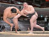「第６３代横綱のしこ名を受け継ぐ旭富士　２０２６年最初の一番で熱戦制して白星発進」の画像1