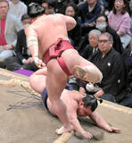 「大栄翔が豊昇龍から金星　土俵際で逆転勝ち　「勝つことが大事」」の画像1