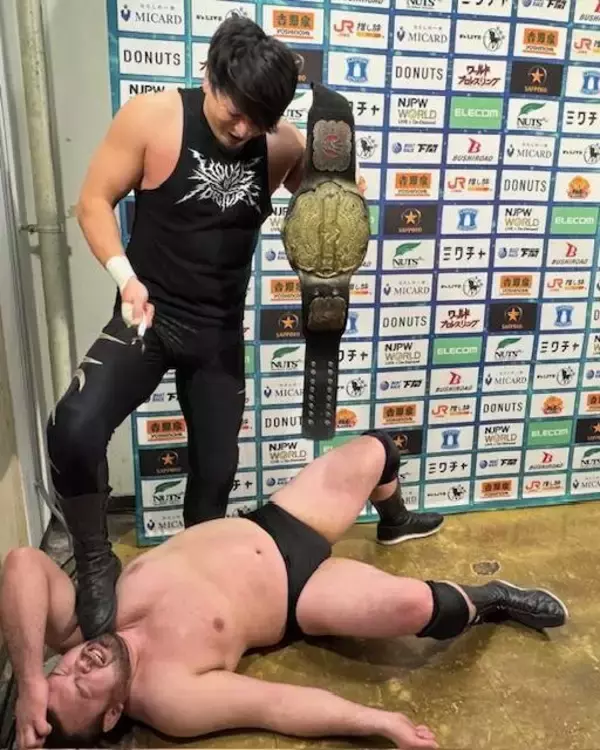 ウルフアロン、デビュー５連勝もバックステージで成田蓮に襲撃されＫＯ「覚えておけよ！」…２・１１大阪で激突