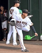 【巨人】育成１位・冨重英二郎が初ブルペン「真っすぐのキレを上げないと」