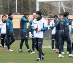 Ｊ２札幌の川井健太監督、クラブ史上５年ぶり白星発進で「今シーズンは違うなと思わせたい」８日に今季開幕のいわき戦