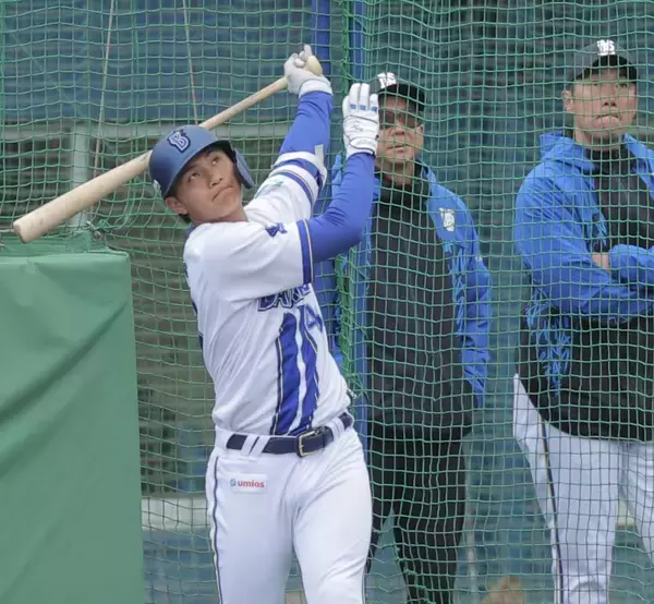 【ＤｅＮＡ】ドラ５・成瀬脩人、２軍から１軍練習参加→急きょ「青白戦」スタメン　加藤響が体調不良で欠場