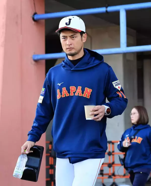 ダルビッシュ有が期待の左腕に熱視線　侍ジャパンのオリックスコンビがそろってブルペン