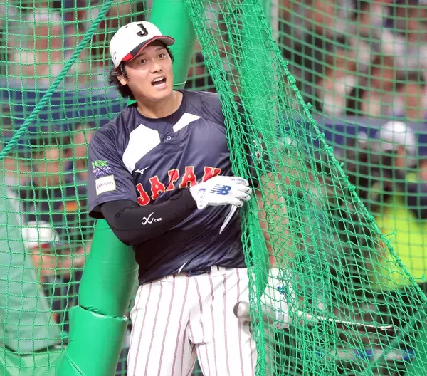 大谷翔平フィーバー加速　"弾"違い１１発に４階席弾　超貴重フリー打撃に３万６７２７人騒然…侍試合中はベンチで盛り上げ→中盤に引き上げる
